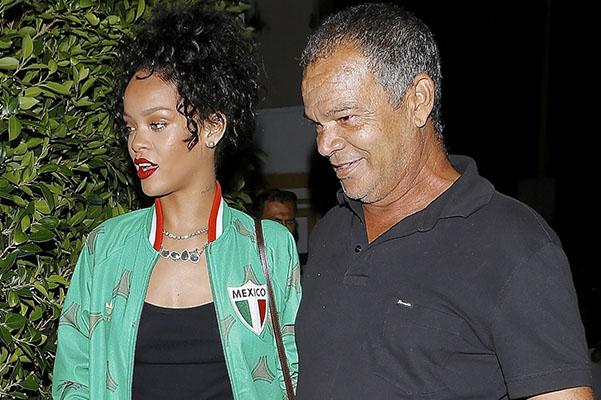 Rihanna onu tərk edən atası ilə - fotolar 