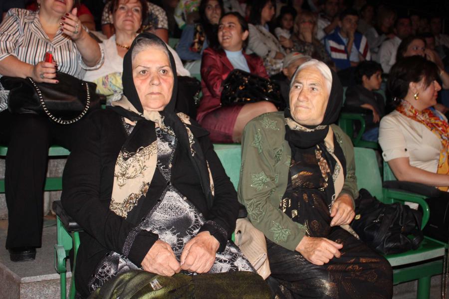 İlhamla Fərizənin anası "Sevgililər günü" konsertində - fotolar
