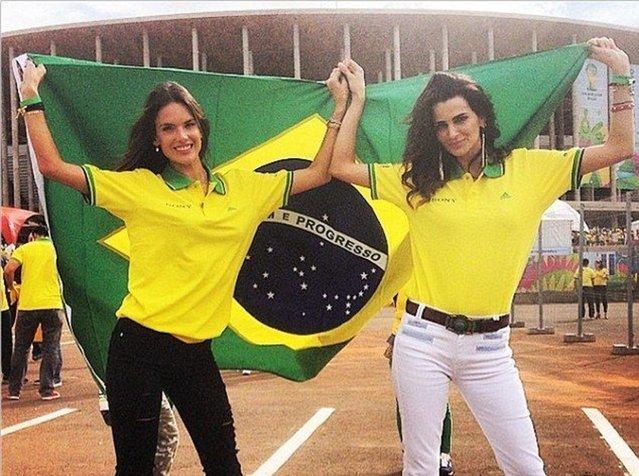 Braziliyalı gözəlçələrdən ölkələrinə dəstək - fotolar