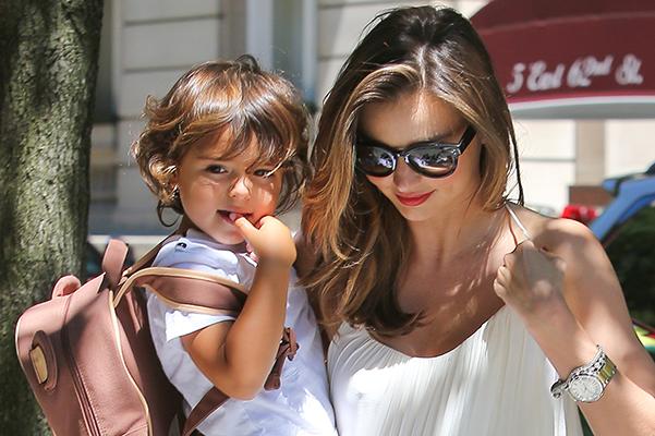 Miranda Kerr oğlu ilə paparatsilərin hədəfində