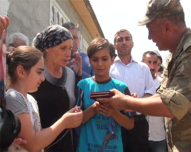 Şəhid oğlu: "Təki, Vətən sağ olsun" - video