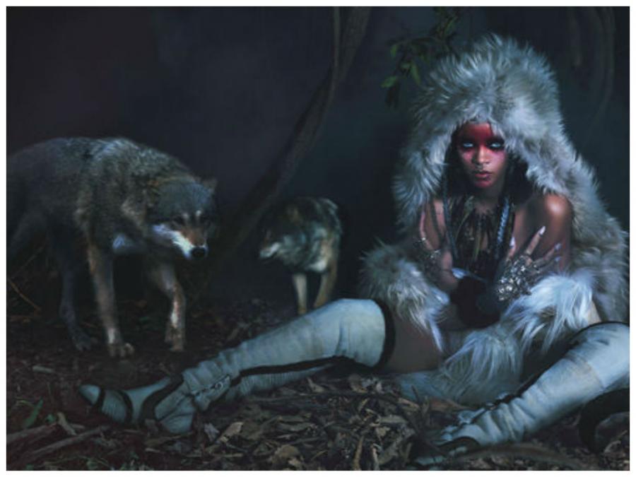 Rihanna “vəhşi amazonka” obrazında - fotolar