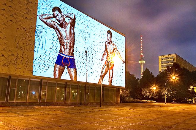 Ronaldo alt geyimdə dünyanın 5 məşhur şəhərində - fotolar 