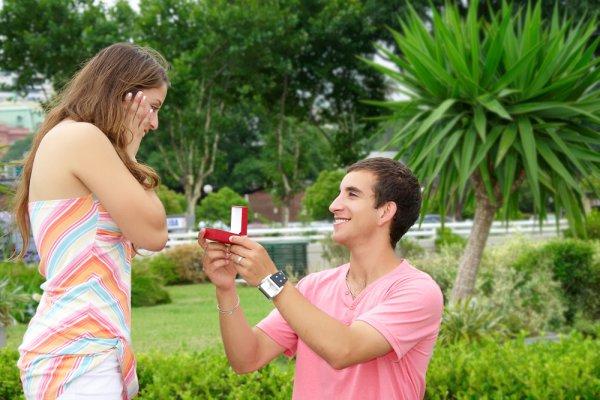 Qıza evlilik təklif etməyin romantik yolları - Oğlanlar üçün
