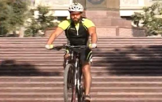Bakıdan Sumqayıta velosipedlə gedən müğənni - fotolar 