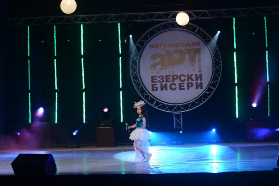 7 yaşlı azərbaycanlı qız “Avropanın ən yaxşı səsi” oldu 