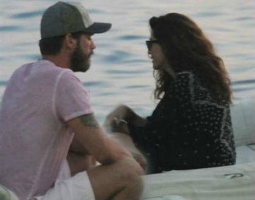 Kıvanç Tatlıtuğ sevgilisi ilə istirahətdə - fotolar 