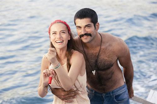  Fəxriyyə Evcən və Burak Özçivitin romantik anları - fotolar