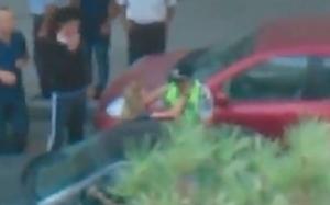 Bakıda qadın yol polisinə belə hücum etdi - video