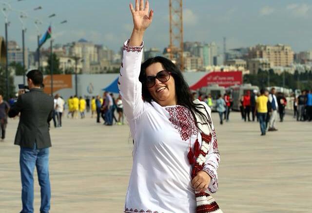 Elza Seyidcahan Dənizkənarı parkda gəzintidə - fotolar