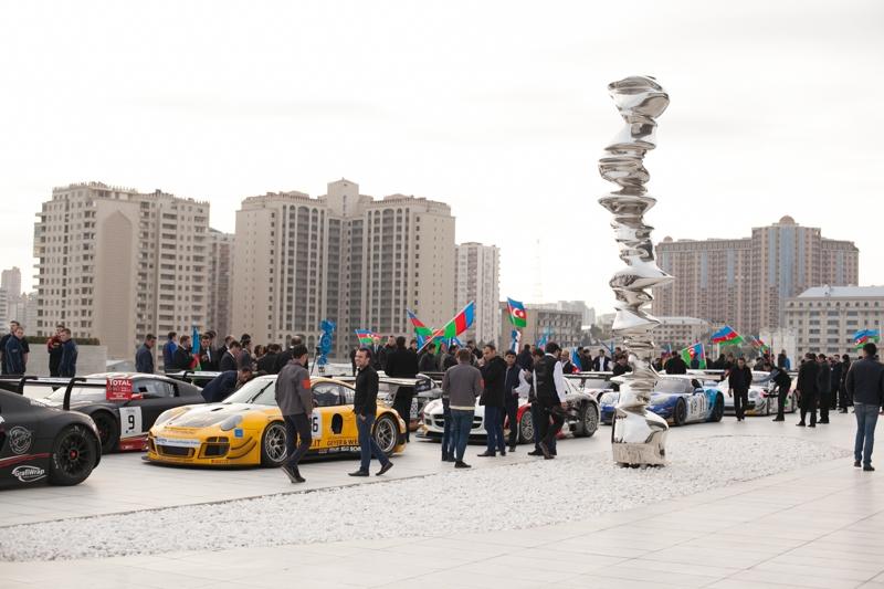 Bakı küçələrində beynəlxalq avtomobil yarışı start götürdü - fotolar+video