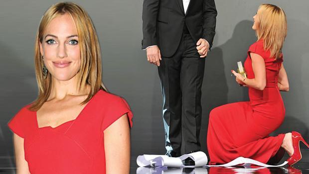“Hürrəm” “Sultan Süleyman”ın önündə diz çökdü – fotolar 