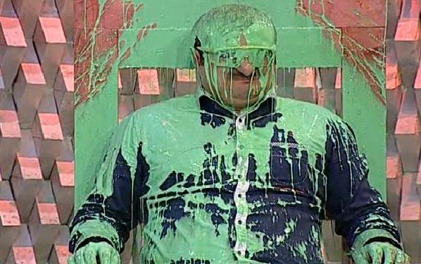 Canlı efirdə meyxanaçını bu hala saldılar – fotolar+video