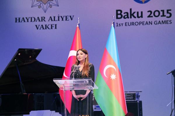 Mehriban Əliyeva İstanbulda "Bakı 2015"in təqdimatında -  fotolar