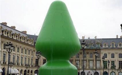 Parisdə yolkanı seks oyuncağına bənzətdilər