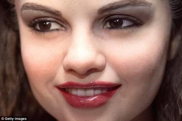 Selena Qomez 10 yaş “qocaldı” – fotolar 