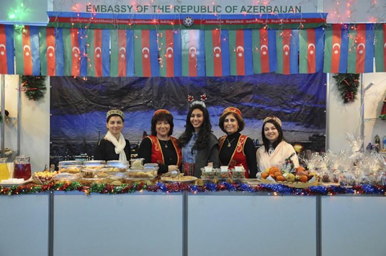 Azərbaycan yeməkləri Moldovada yarmarkada - fotolar
