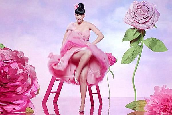 Keti Peri kosmetik markanın yeni reklamında - video+fotolar