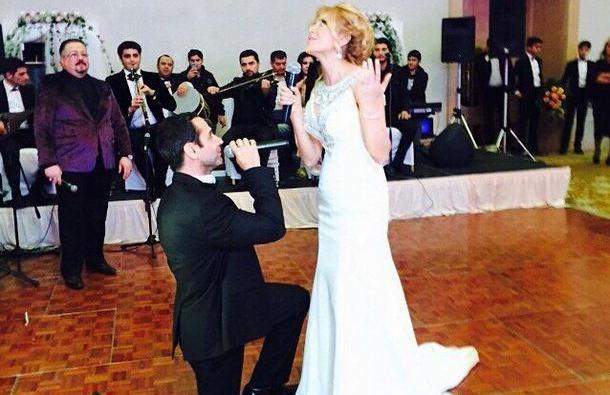 Xoşqədəm Hidayətqızı ilə Doğuş toyda duet oxudu – video