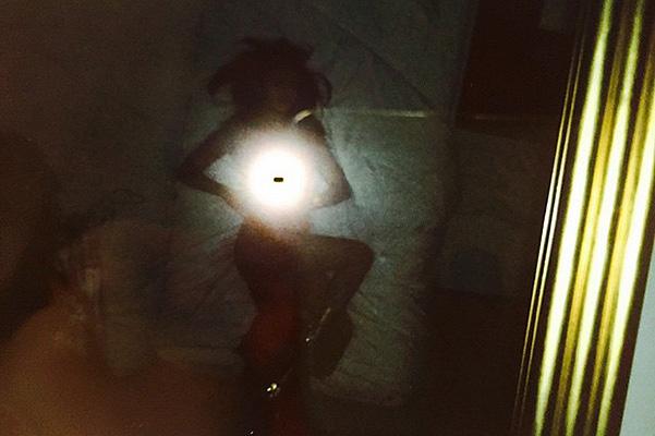 Selena Qomezdən maraqlı selfi - foto