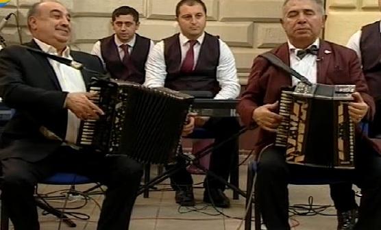 Xalq artisti efirə qardaşı ilə çıxdı – video