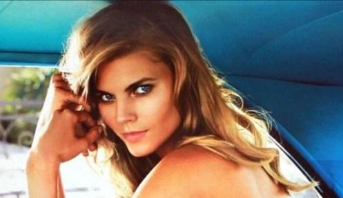 Seksual modelin təqvim üçün  fotoları 