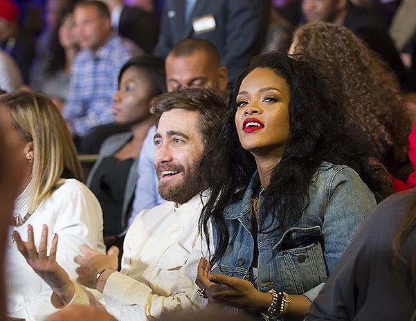 Rihanna və digər ulduzlar boks turnirində - fotolar