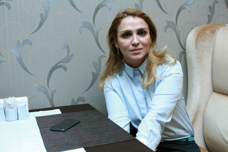 “O evi almaq üçün maşınımı satdım” - Eltonun həyat yoldaşı