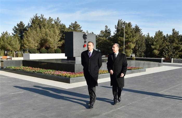 Prezident “Şəhidlər xiyabanı”nda - fotolar