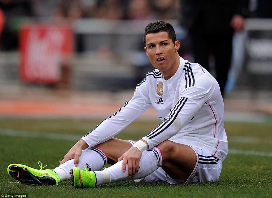 Ronaldo qadın jurnalisti təhqir etdi - video
