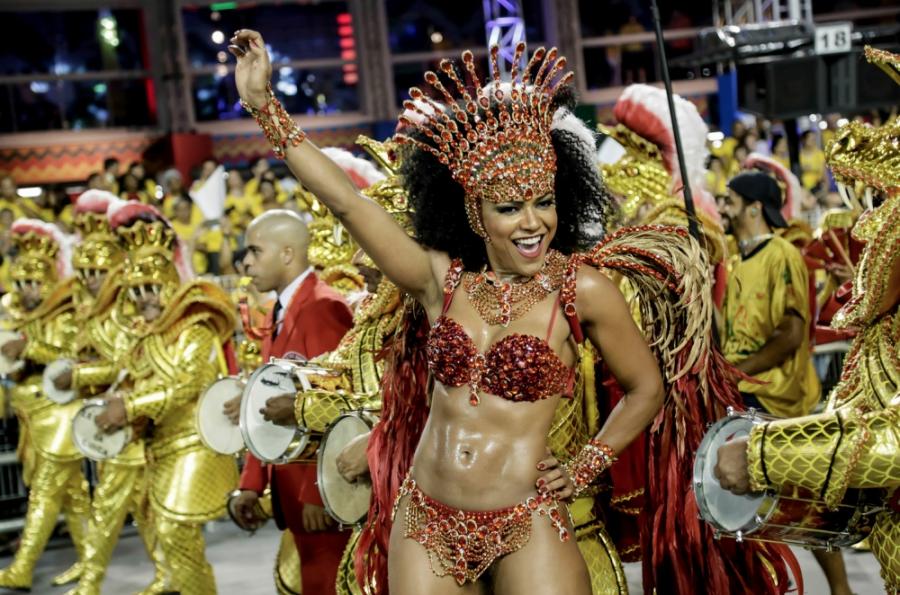 Çılğın Braziliya karnavalından maraqlı fotolar
