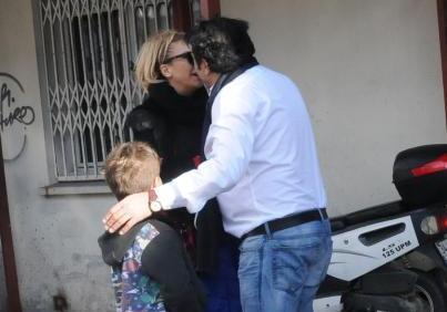Keçmiş ərinin dodağından öpərək vidalaşdı - fotolar 