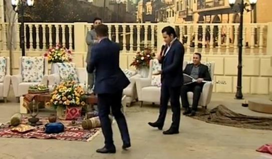 Zaur qonaqlarının üstünə su tökdü – video