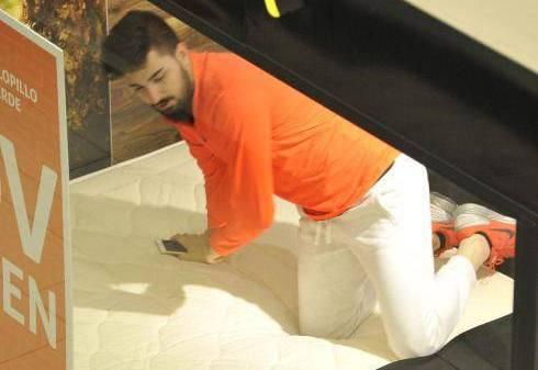Tatlısəsin oğlu özünə yataq dəsti seçdi - fotolar 