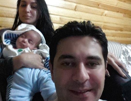 Müğənni yeni doğulan oğlu ilə - fotolar
