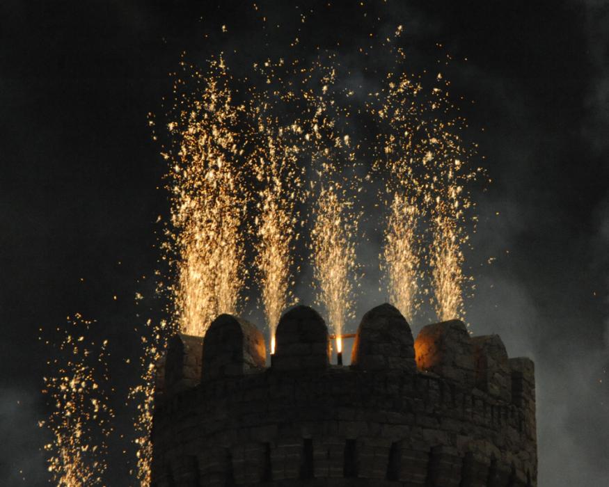 Bakıda atəşfəşanlıq oldu - fotolar
