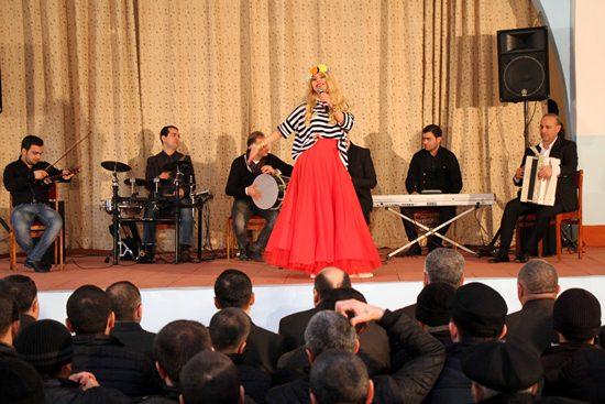 Aygün Kazımova məhbuslar üçün konsert verdi - fotolar