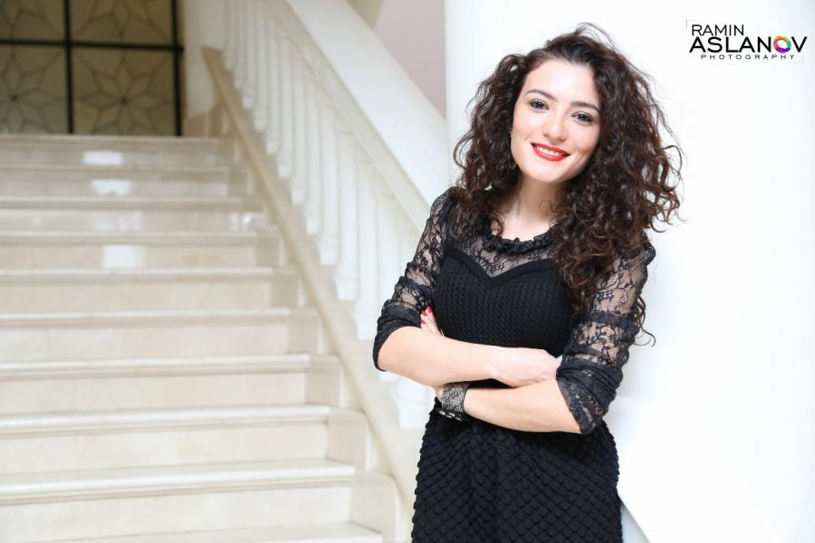 "Ərim bundan çəkinir" -  Dilarə