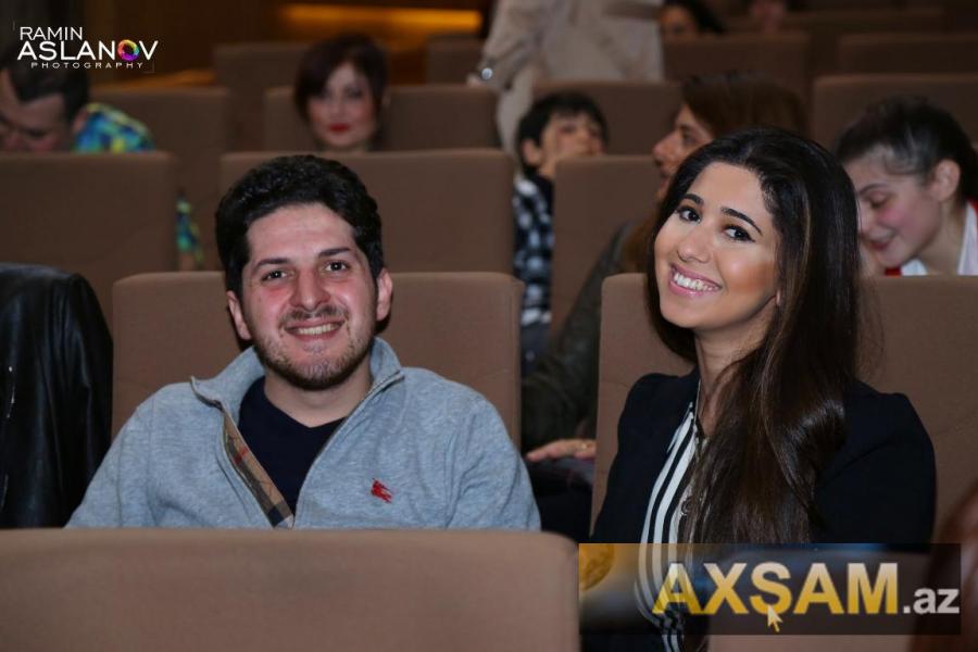 Azərbaycanlı aparıcı nişanlısı ilə - fotolar