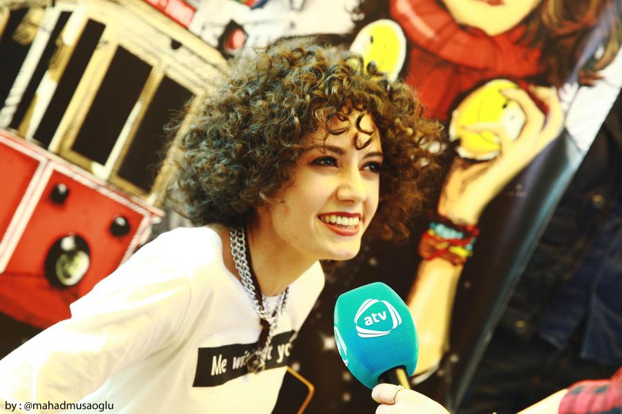 Gülay kitab yazdı -  fotolar