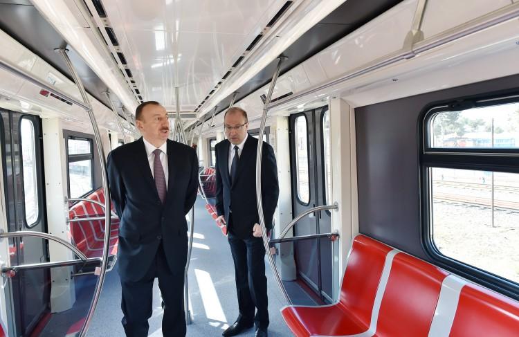 İlham Əliyev yeni metro vaqonlarına baxış keçirdi - fotolar