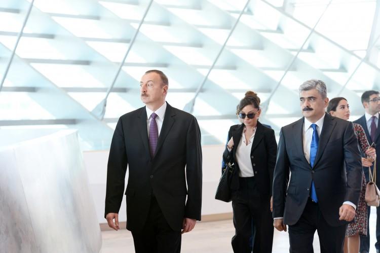 Prezident və ailəsi mərkəzin açılışında - fotolar