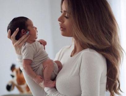 Yenicə ana olan modelin inanılmaz görünüşü – fotolar 