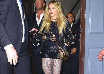 Madonna 18 yaşlı qız imicində - fotolar 