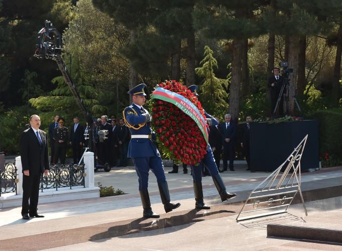 Prezident və xanımı Heydər Əliyevin məzarını ziyarət edib - fotolar