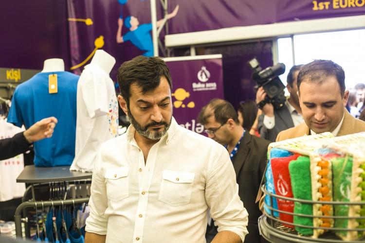 Ulduz səfirlər bulvardakı açılışda - fotolar