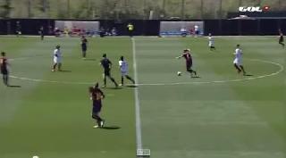 Qadın futbolçudan möhtəşəm qol - video 