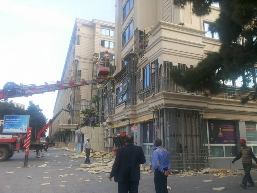 Binalarda yanğına həssas üzlüklər sökülür - fotolar