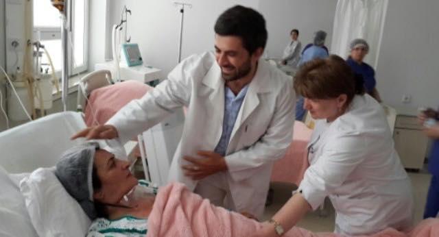 Zaur yanan binada xəsarət alanlara baş çəkdi -  fotolar