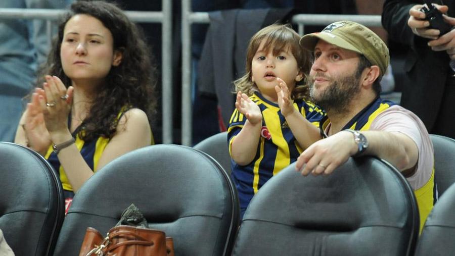 İlkər Ayrık ailəsi ilə futbol matçında – fotolar 